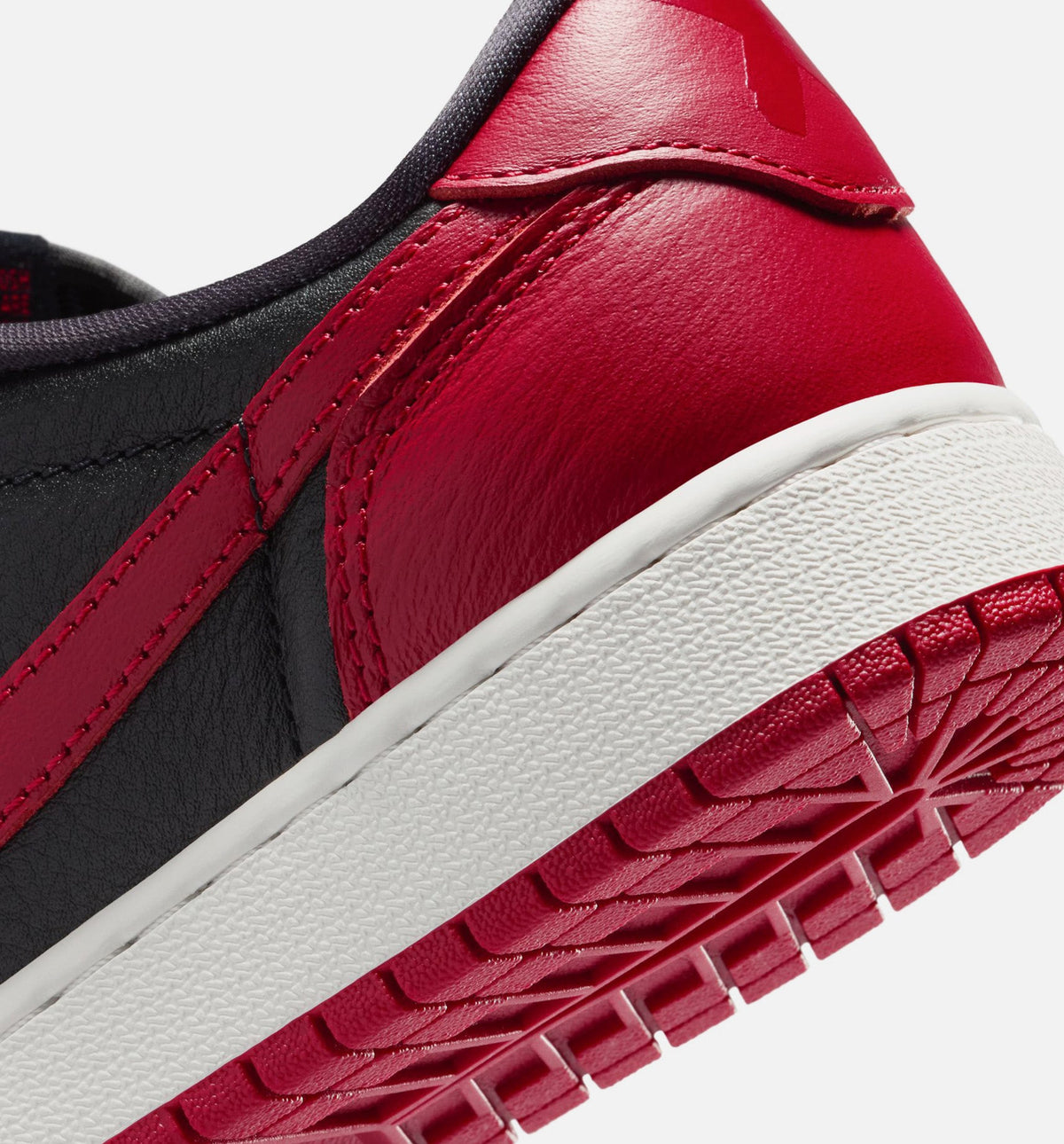 Air Jordan 1 Retro Low OG 'Banned' Grade School - Black/Black/Varsity Red/Summit White