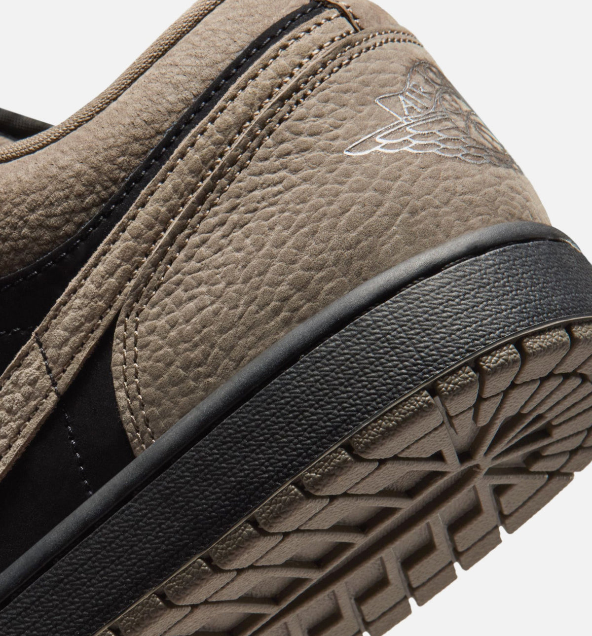 Air Jordan 1 Low SE - Men's Lifestyle Sneaker (Black/Olive Grey/Light Wild Mango)