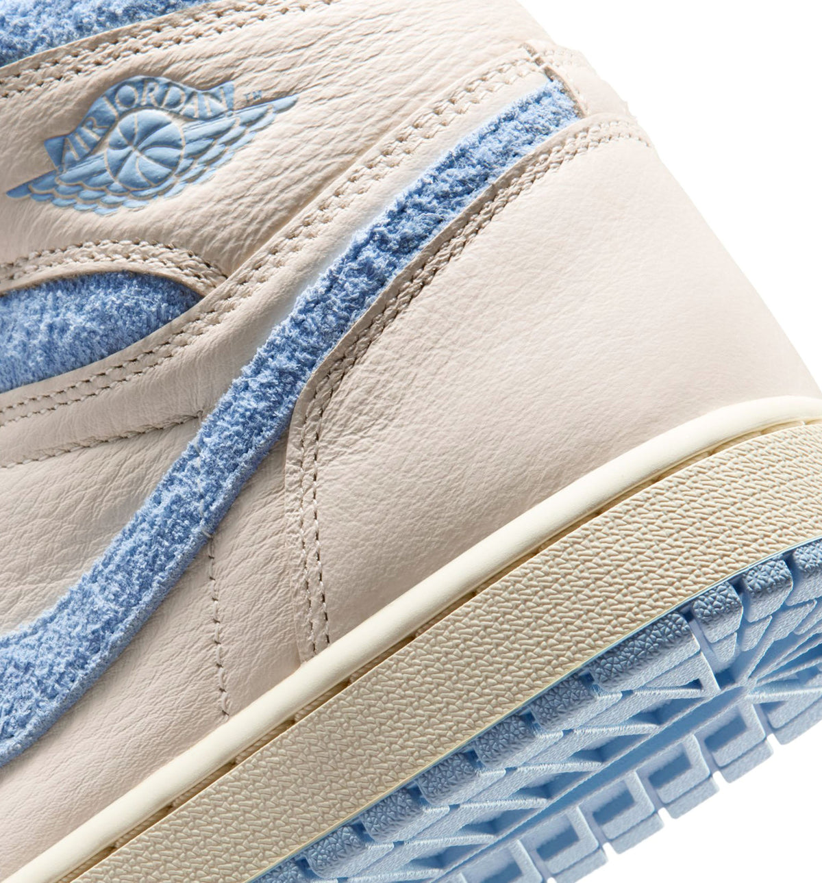 Air Jordan 1 Retro High OG 'Psychic Blue' - Women's Lifestyle Sneaker (Pale Ivory/Psychic Blue/Coconut Milk)